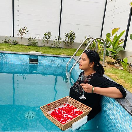 Aura Farms - Private Pool Cottages Rāmanagaram Esterno foto