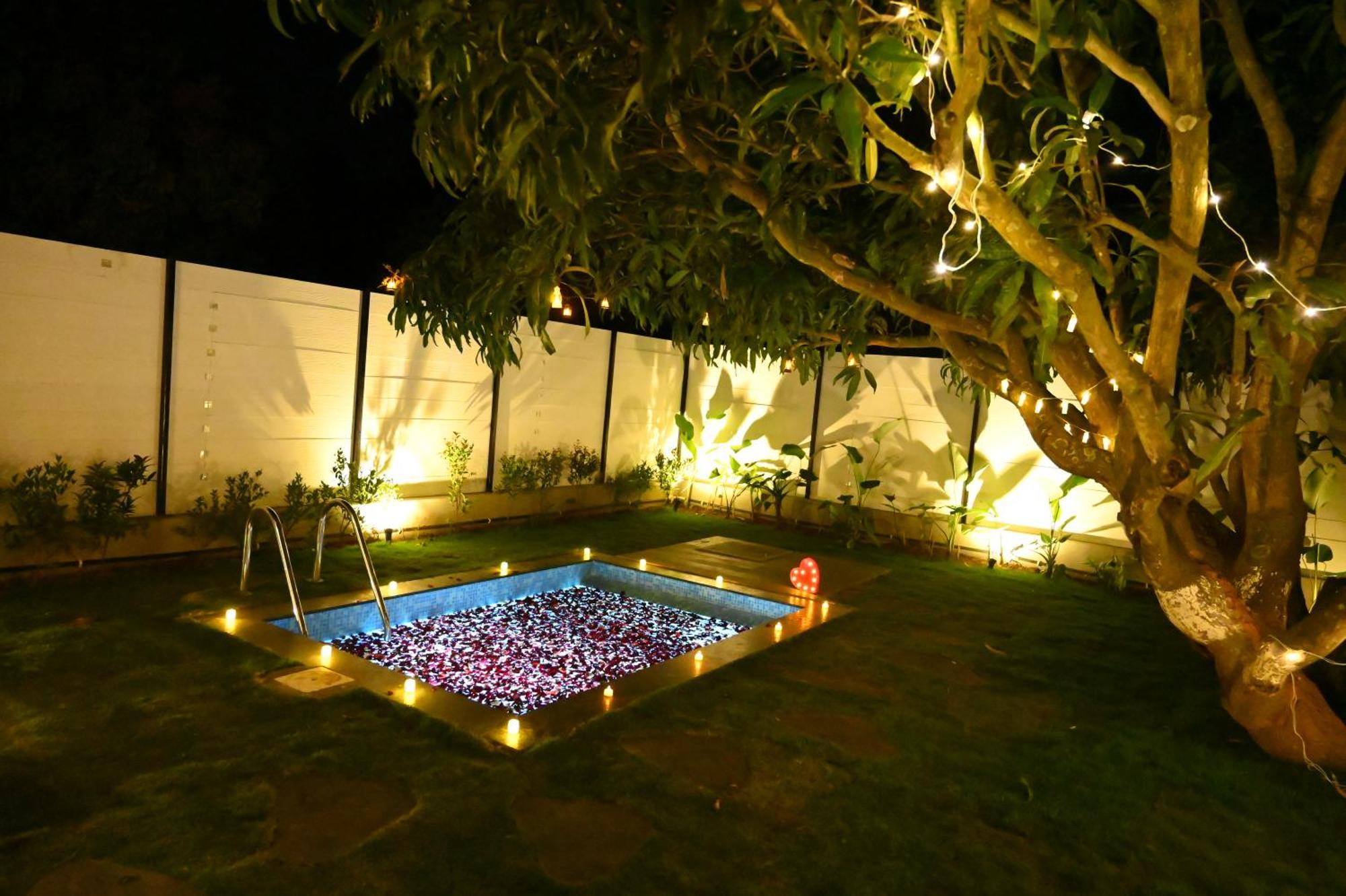 Aura Farms - Private Pool Cottages Rāmanagaram Esterno foto