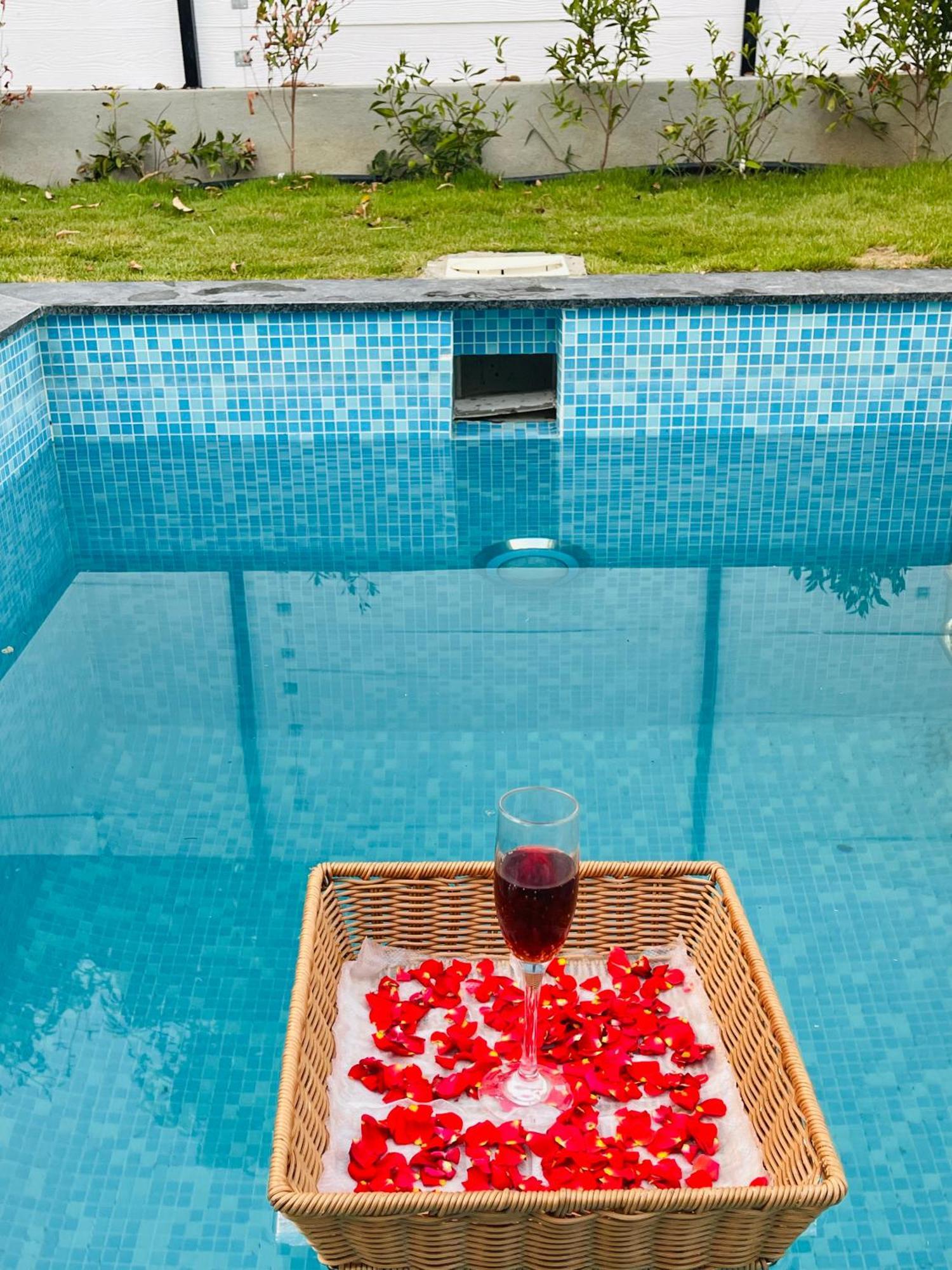 Aura Farms - Private Pool Cottages Rāmanagaram Esterno foto