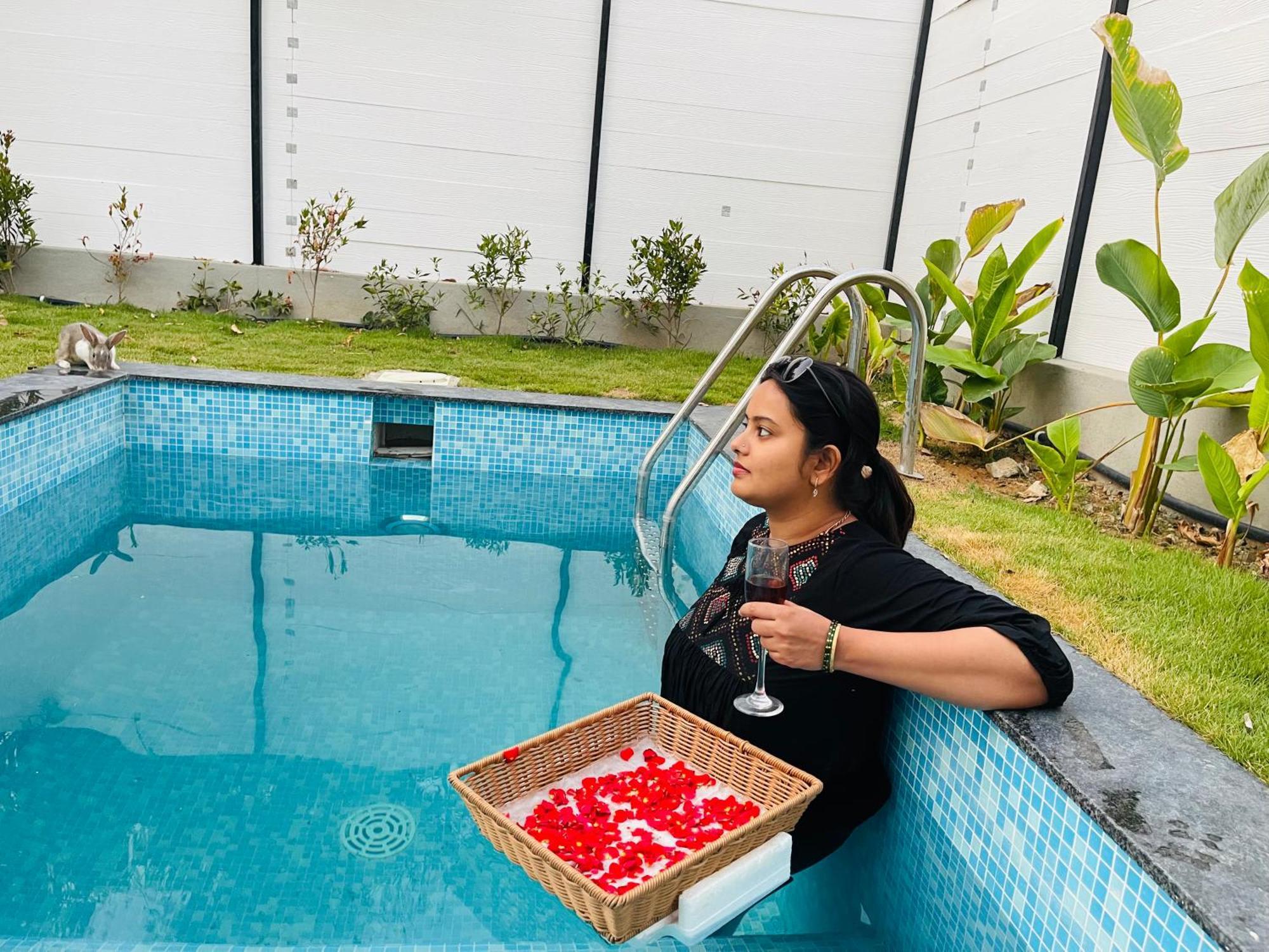 Aura Farms - Private Pool Cottages Rāmanagaram Esterno foto