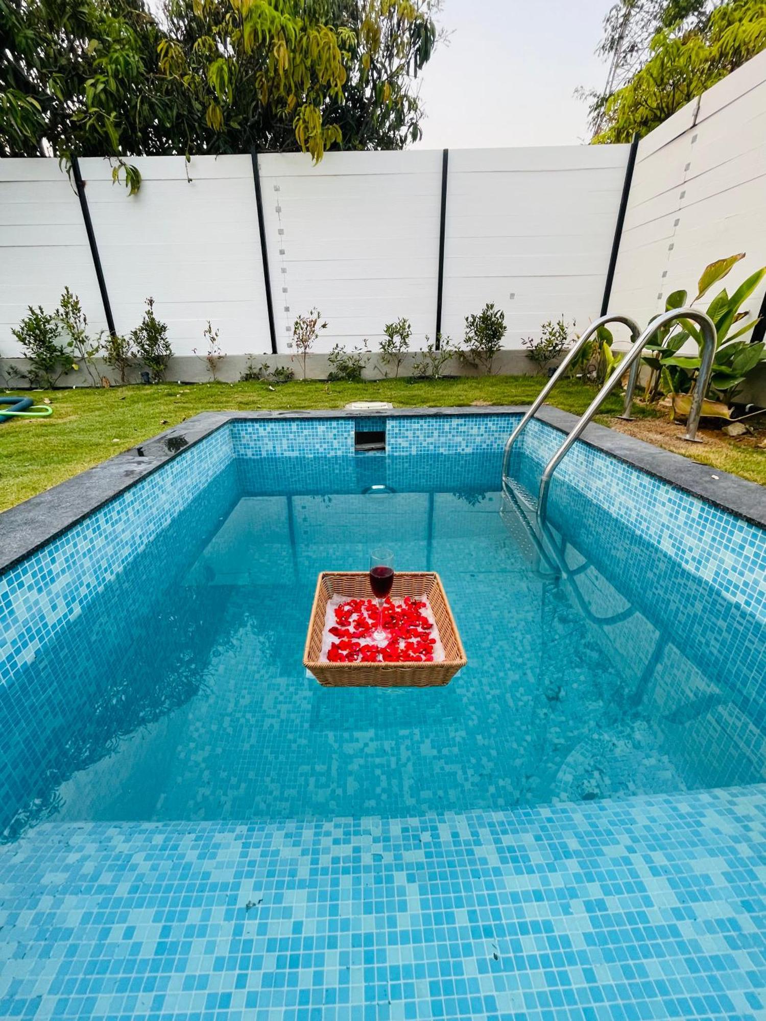 Aura Farms - Private Pool Cottages Rāmanagaram Esterno foto