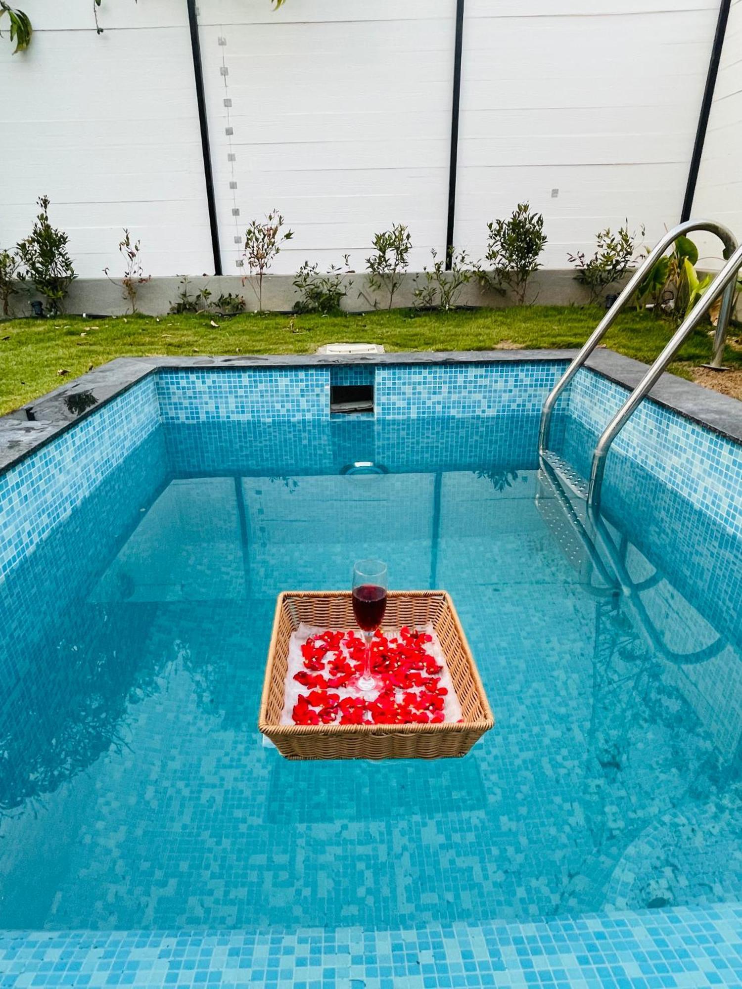 Aura Farms - Private Pool Cottages Rāmanagaram Esterno foto