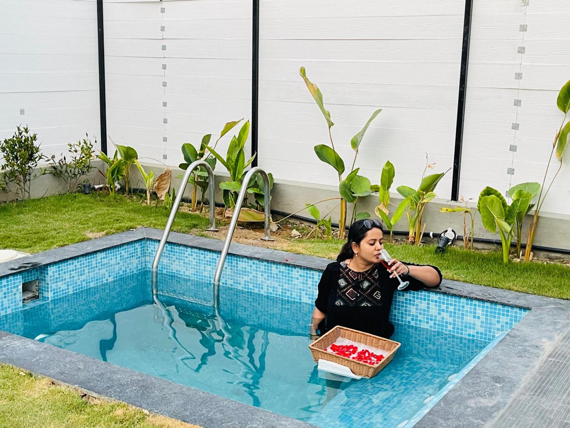 Aura Farms - Private Pool Cottages Rāmanagaram Esterno foto